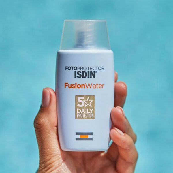 کرم ضد آفتاب ایزدین بدون رنگ فیوژن واتر Isdin Fusion Water SPF50